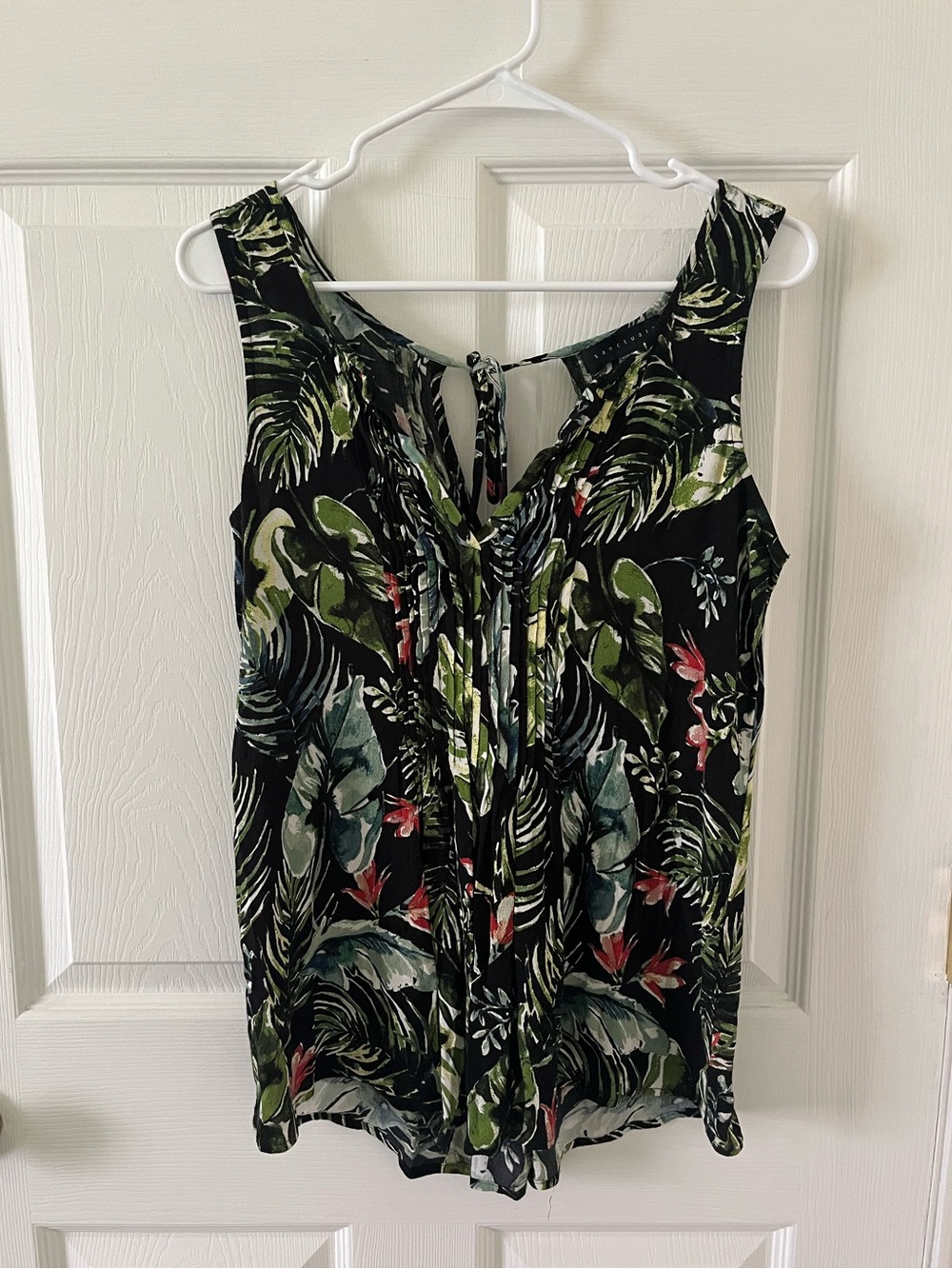 Sanctuary Tropical Print Tie-Front Camisole in Black/Green